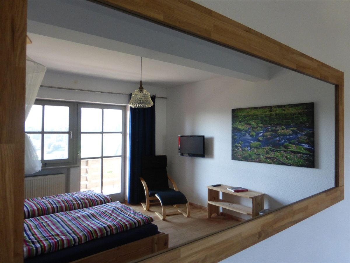 Doppelzimmer mit Balkon im Neubau